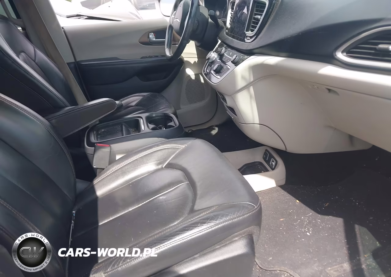 2017 Chrysler Pacifica Touring-L VIN:2C4RC1BG7HR795063 - 5