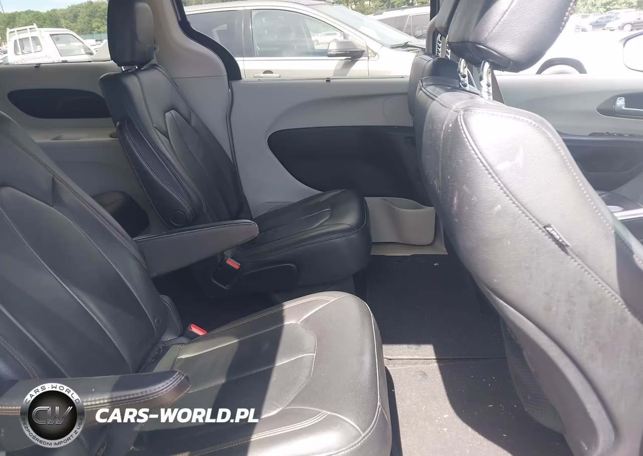 2017 Chrysler Pacifica Touring-L VIN:2C4RC1BG7HR795063 - 8