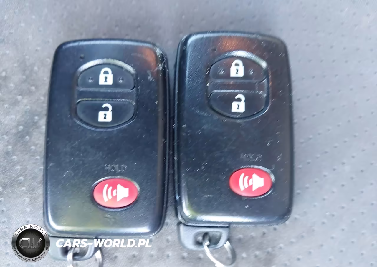 2013 Toyota Prius Two VIN:JTDKN3DU6D1714272 - 11