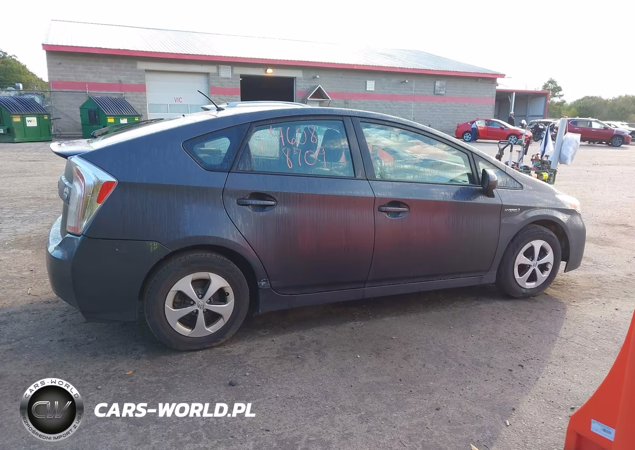 2013 Toyota Prius Two VIN:JTDKN3DU6D1714272 - 13