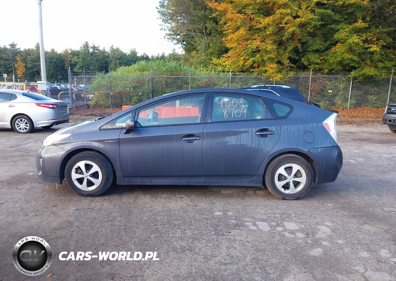 2013 Toyota Prius Two VIN:JTDKN3DU6D1714272 - 14