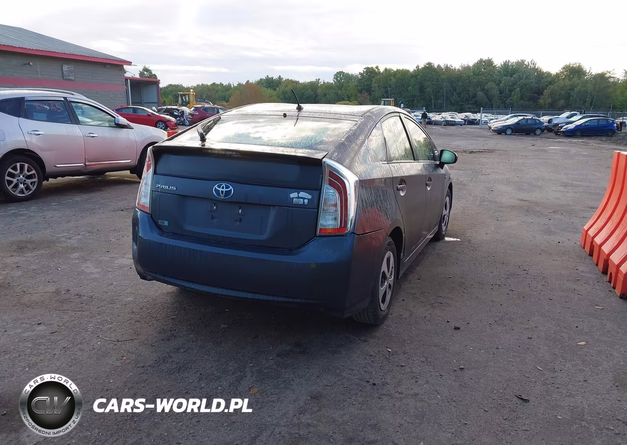 2013 Toyota Prius Two VIN:JTDKN3DU6D1714272 - 4