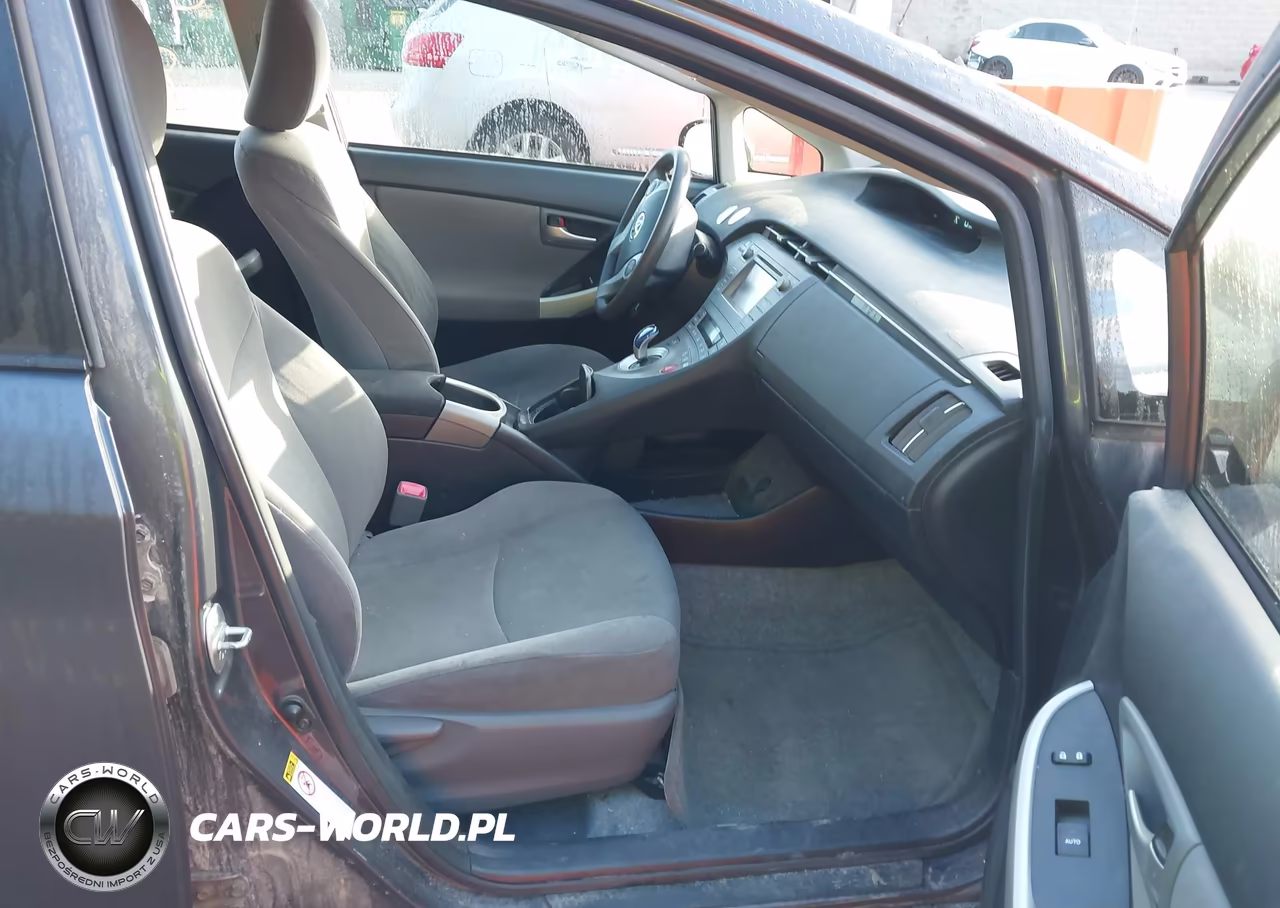 2013 Toyota Prius Two VIN:JTDKN3DU6D1714272 - 5