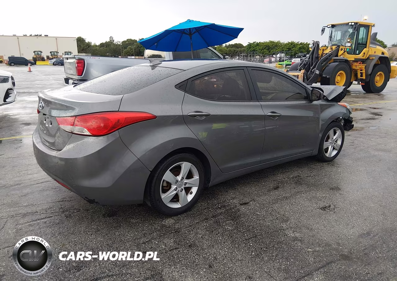 2013 Hyundai Elantra Gls VIN:5NPDH4AE5DH249706 - 4