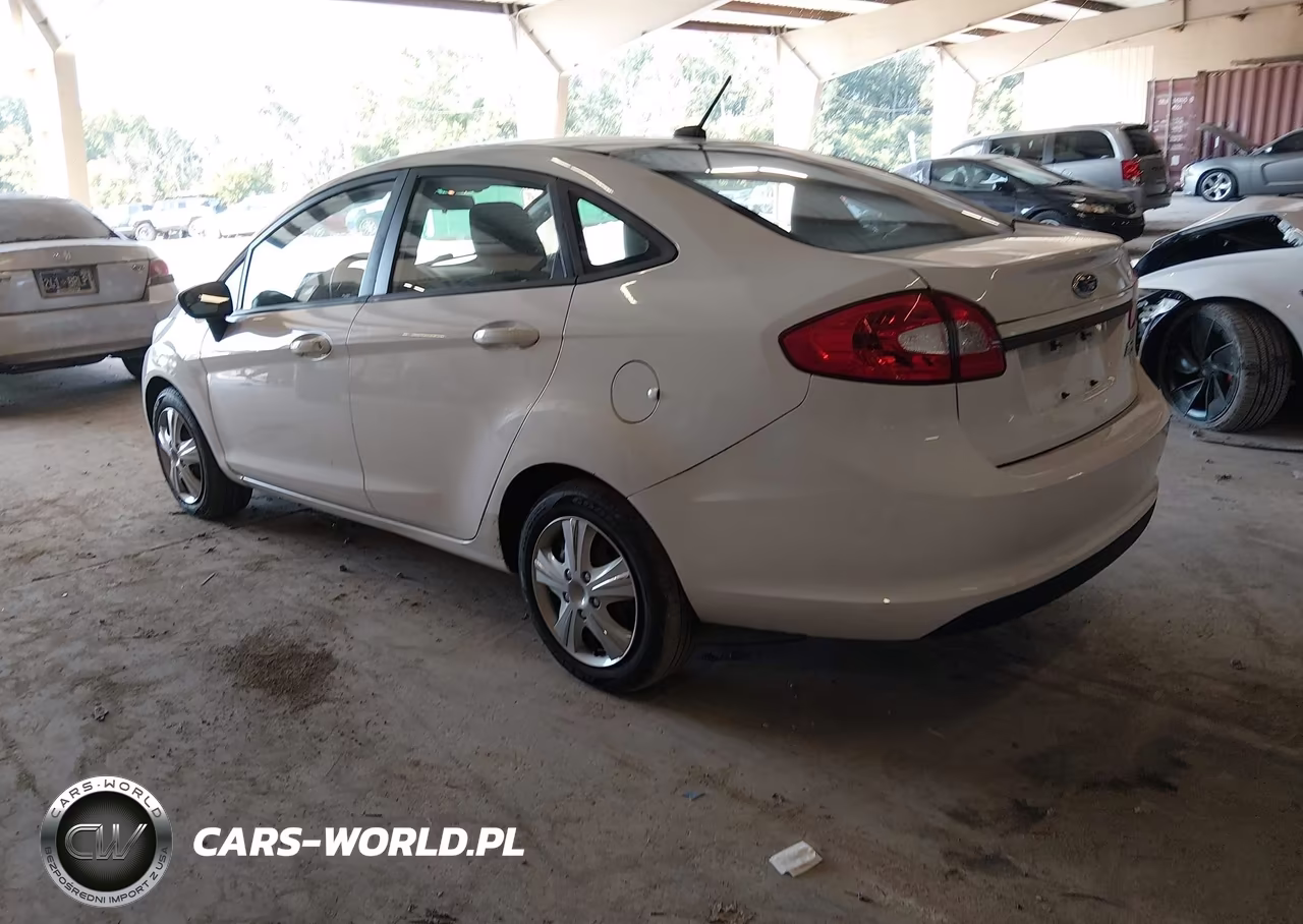 2013 Ford Fiesta S VIN:3FADP4AJ9DM172189 - 3