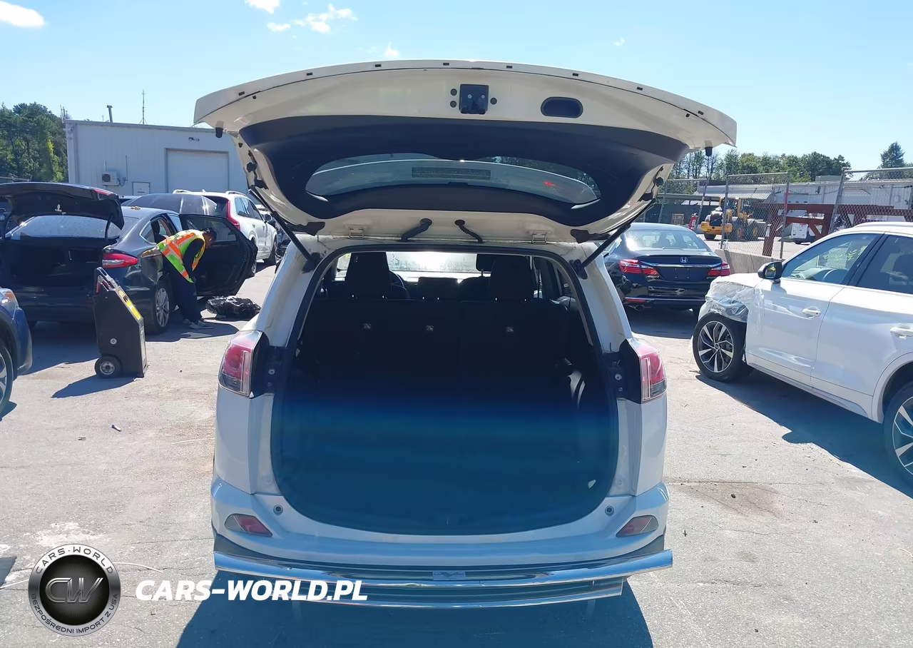 2018 Toyota Rav4 Le VIN:JTMBFREVXJJ217860 - 18
