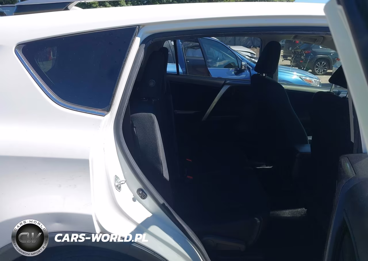 2018 Toyota Rav4 Le VIN:JTMBFREVXJJ217860 - 8