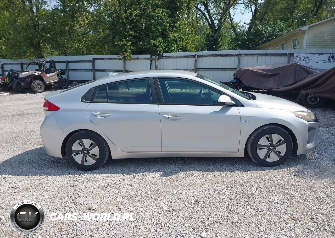 2019 Hyundai Ioniq Hybrid Blue VIN:KMHC65LC4KU158704 - 14