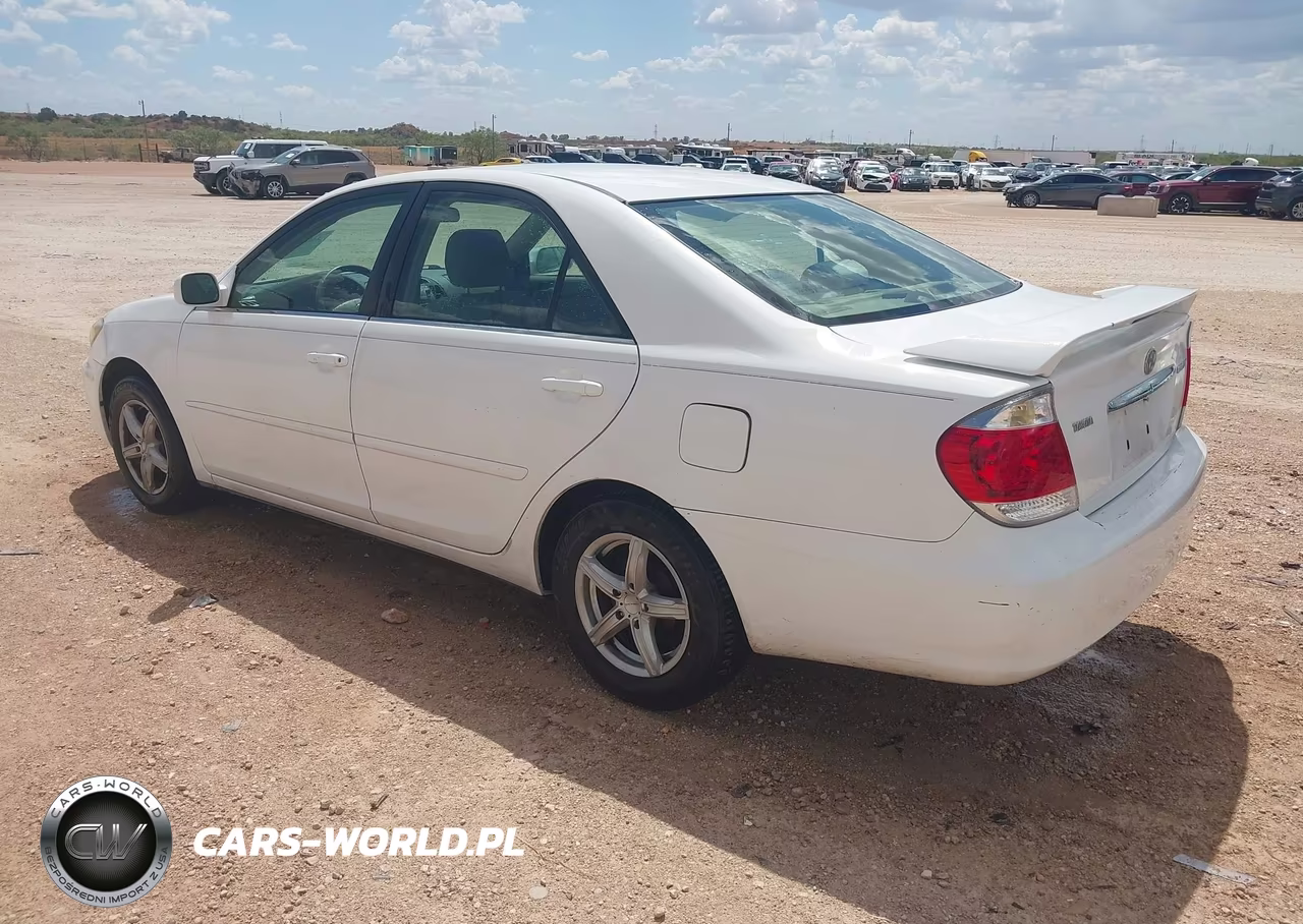 2005 Toyota Camry Le VIN:4T1BE32K05U604363 - 3