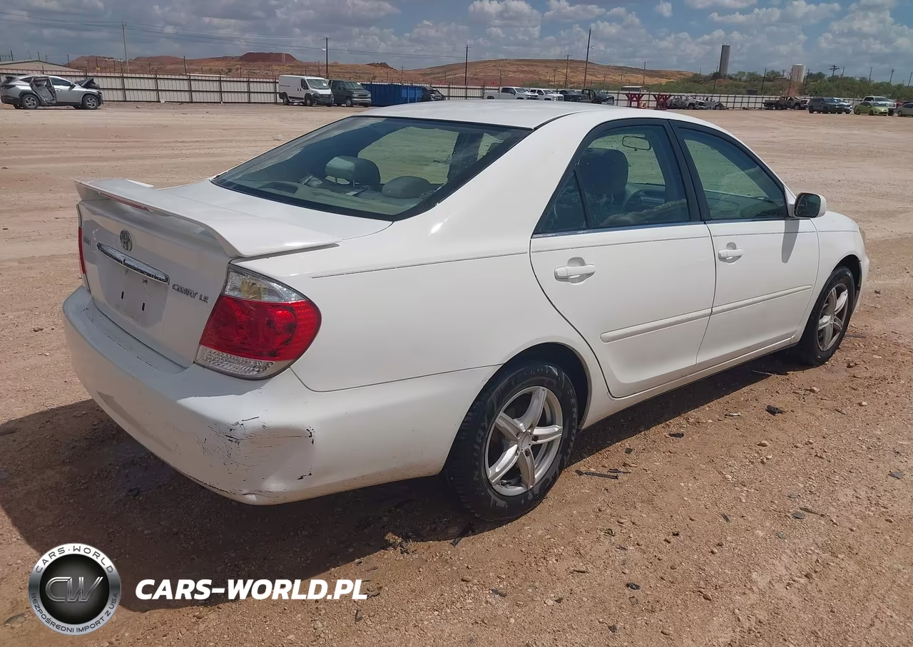 2005 Toyota Camry Le VIN:4T1BE32K05U604363 - 4