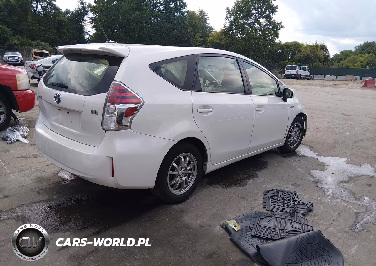 2017 Toyota Prius V Four VIN:JTDZN3EU3HJ063685 - 4