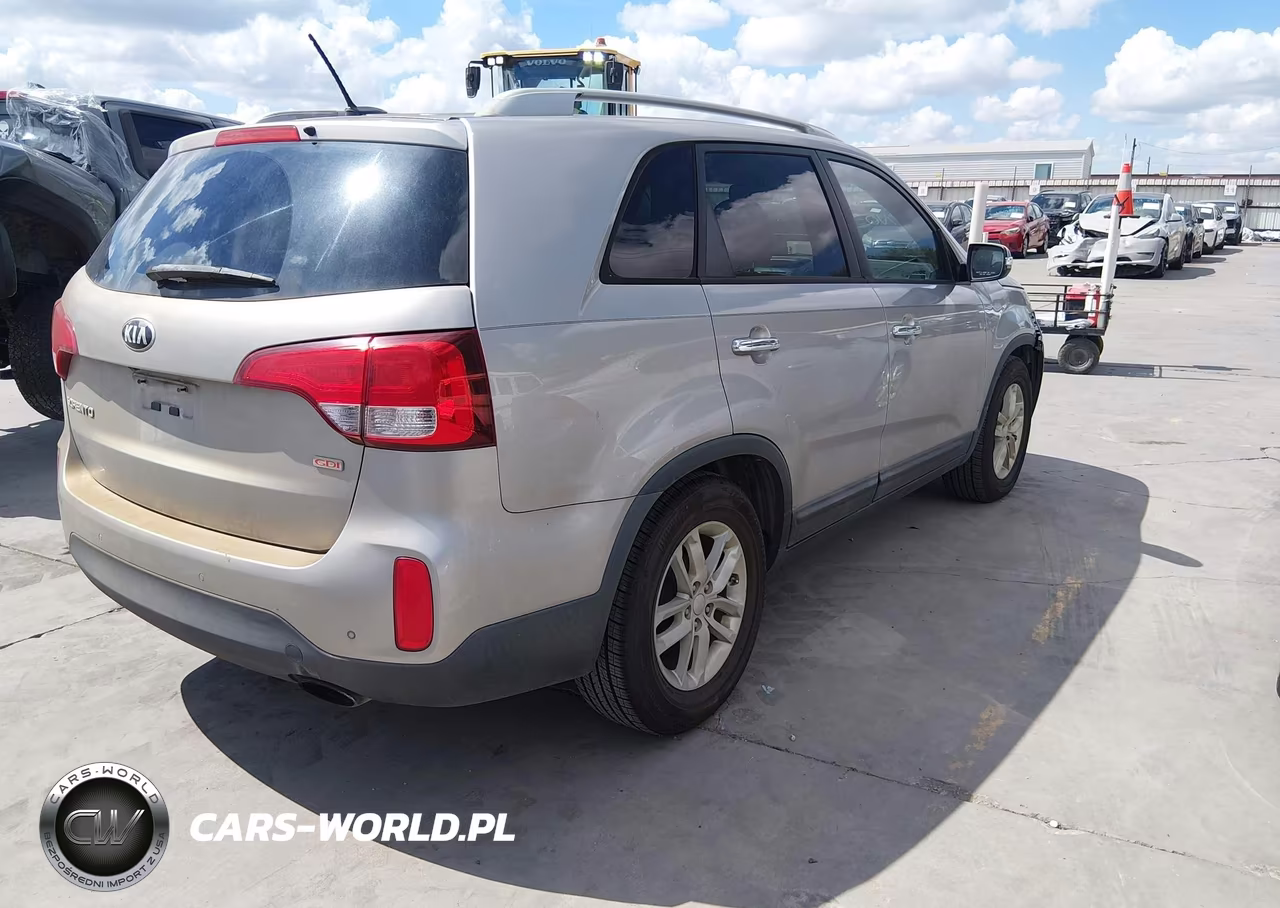 2014 Kia Sorento Lx VIN:5XYKT4A67EG472594 - 4