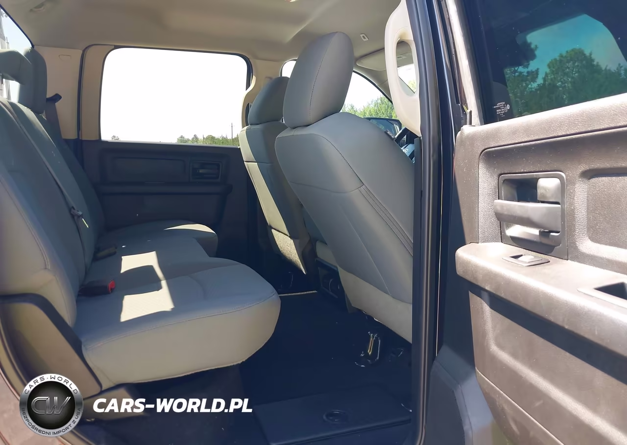 2018 Ram 3500 Tradesman 4X4 6'4 Box VIN:3C63R3CJ3JG374048 - 7