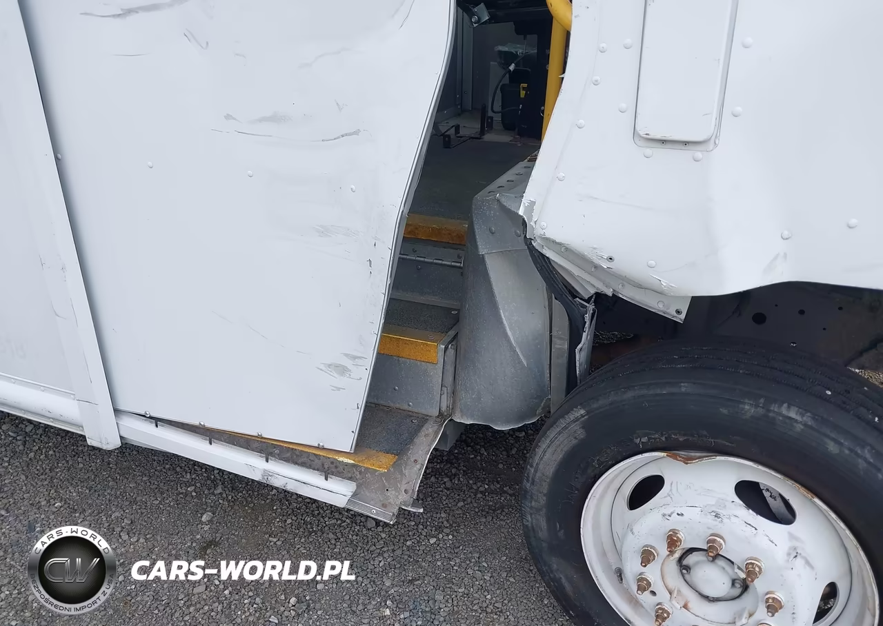 2018 Ford F-59 Commercial Stripped VIN:1F65F5KY1J0A05135 - 11