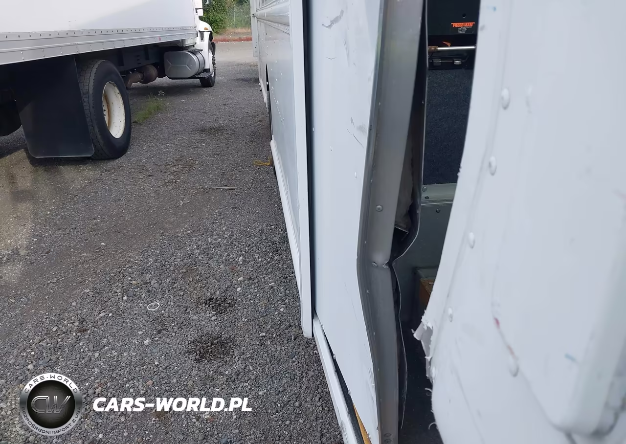 2018 Ford F-59 Commercial Stripped VIN:1F65F5KY1J0A05135 - 12