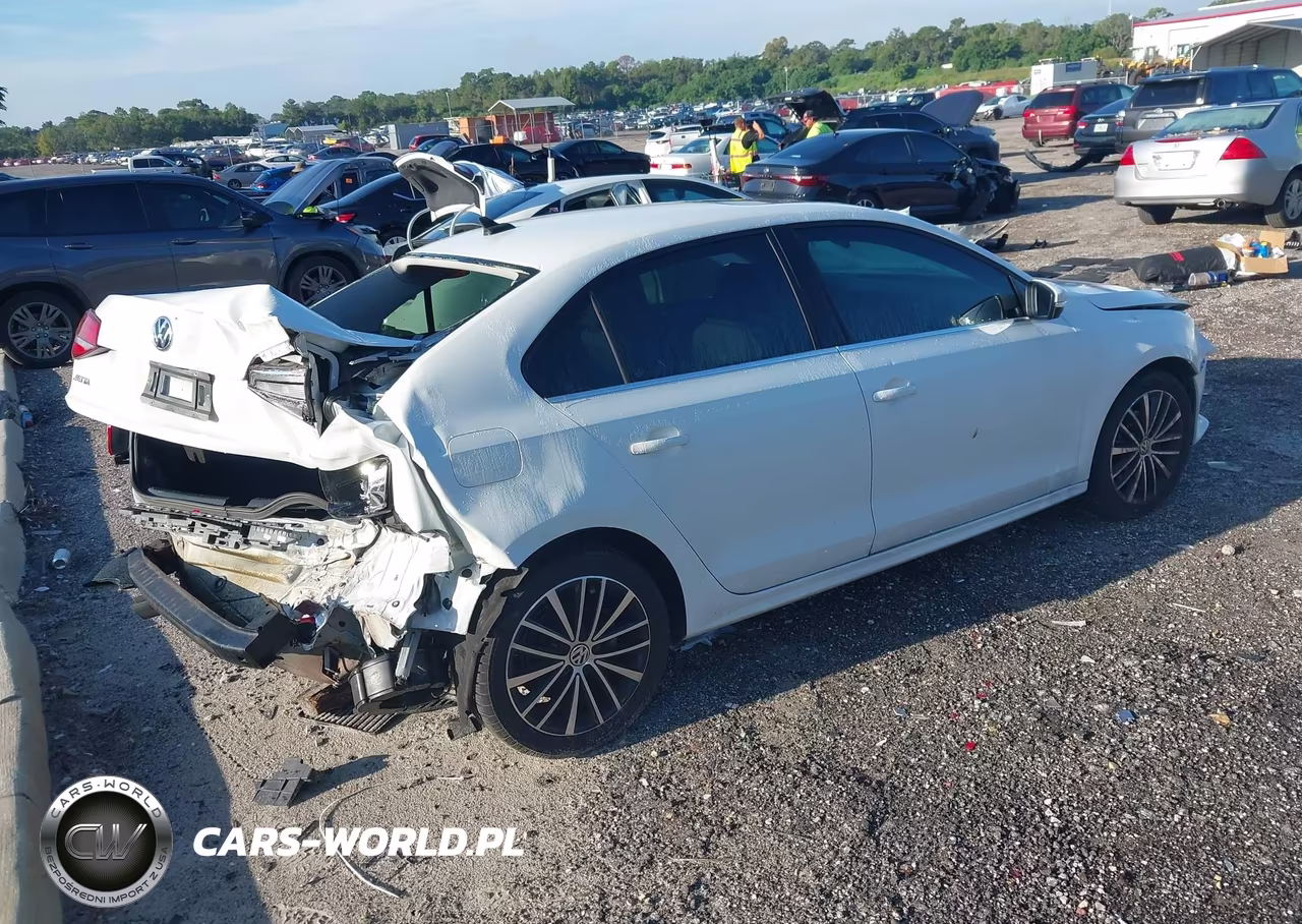 2015 Volkswagen Jetta 2.0L S VIN:3VW2K7AJXFM240663 - 4