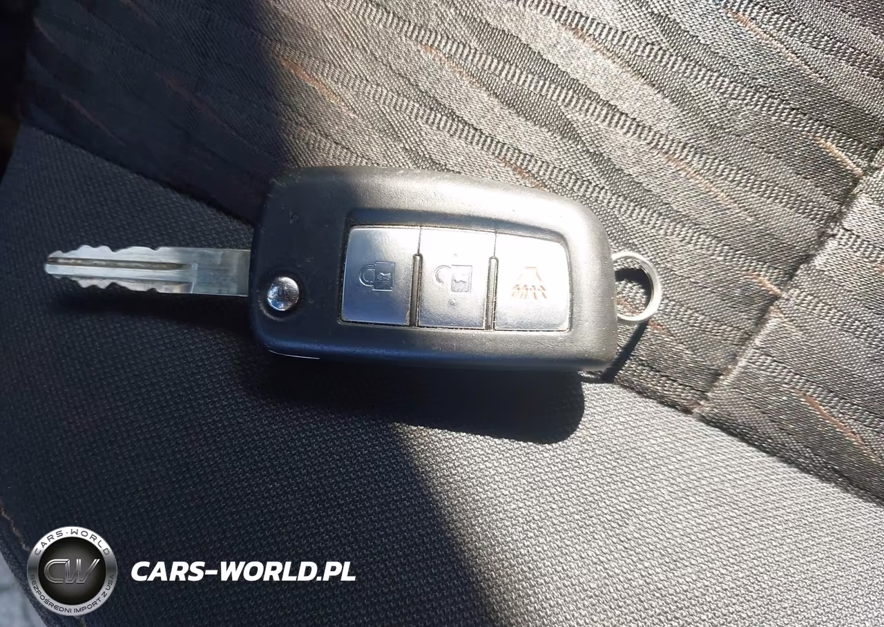 2019 Nissan Rogue S VIN:5N1AT2MV8KC808557 - 11