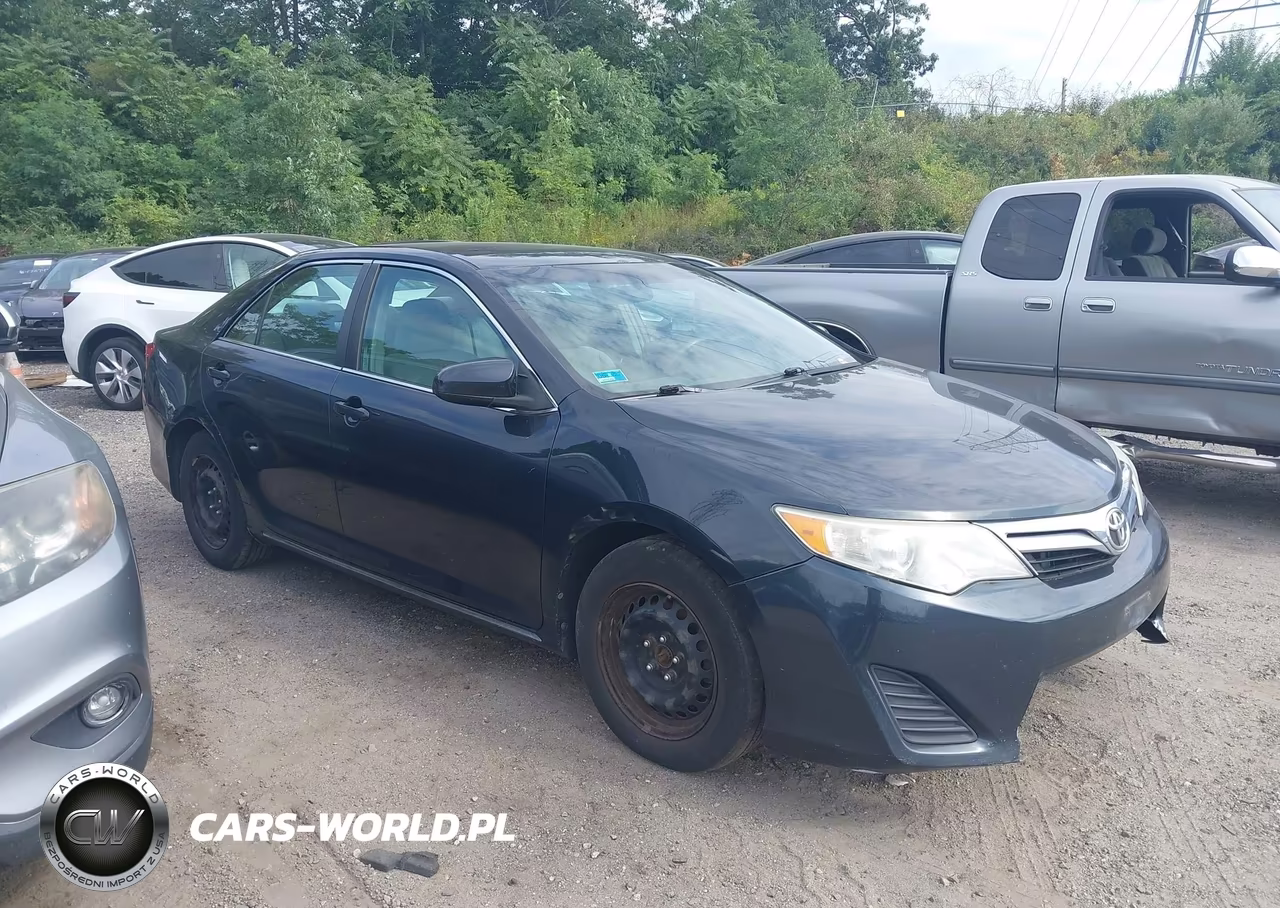 2013 Toyota Camry Le – zdjęcie 1 z 21