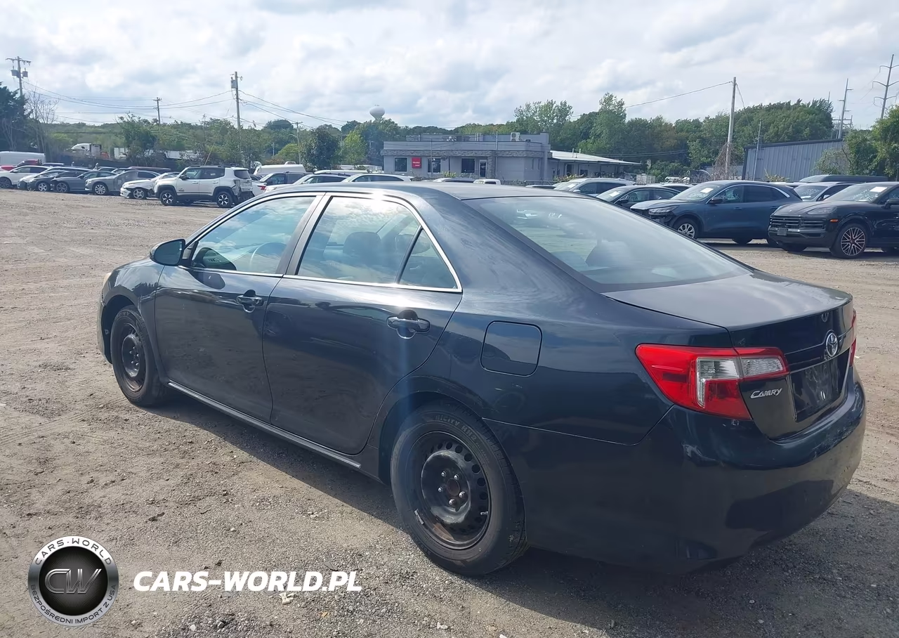 2013 Toyota Camry Le VIN:4T4BF1FKXDR275915 - 3