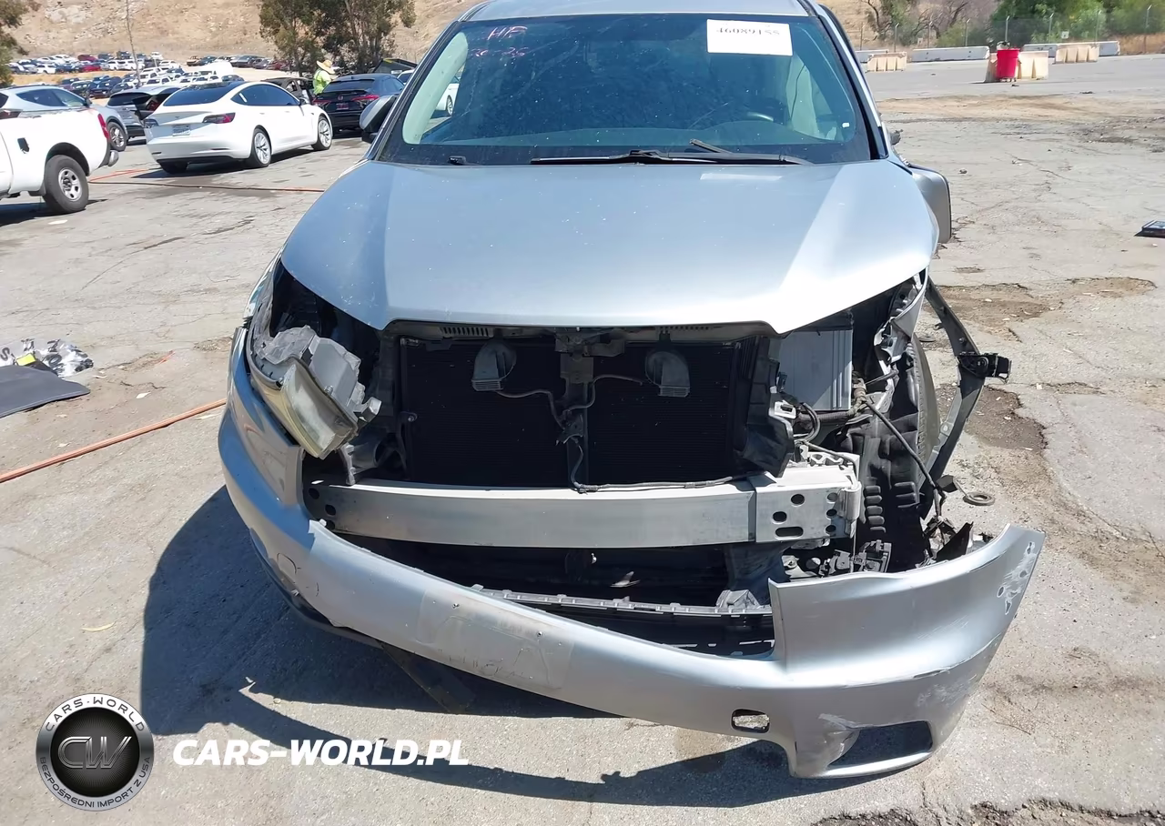 2015 Toyota Highlander Le Plus V6 VIN:5TDZKRFH4FS082145 - 12