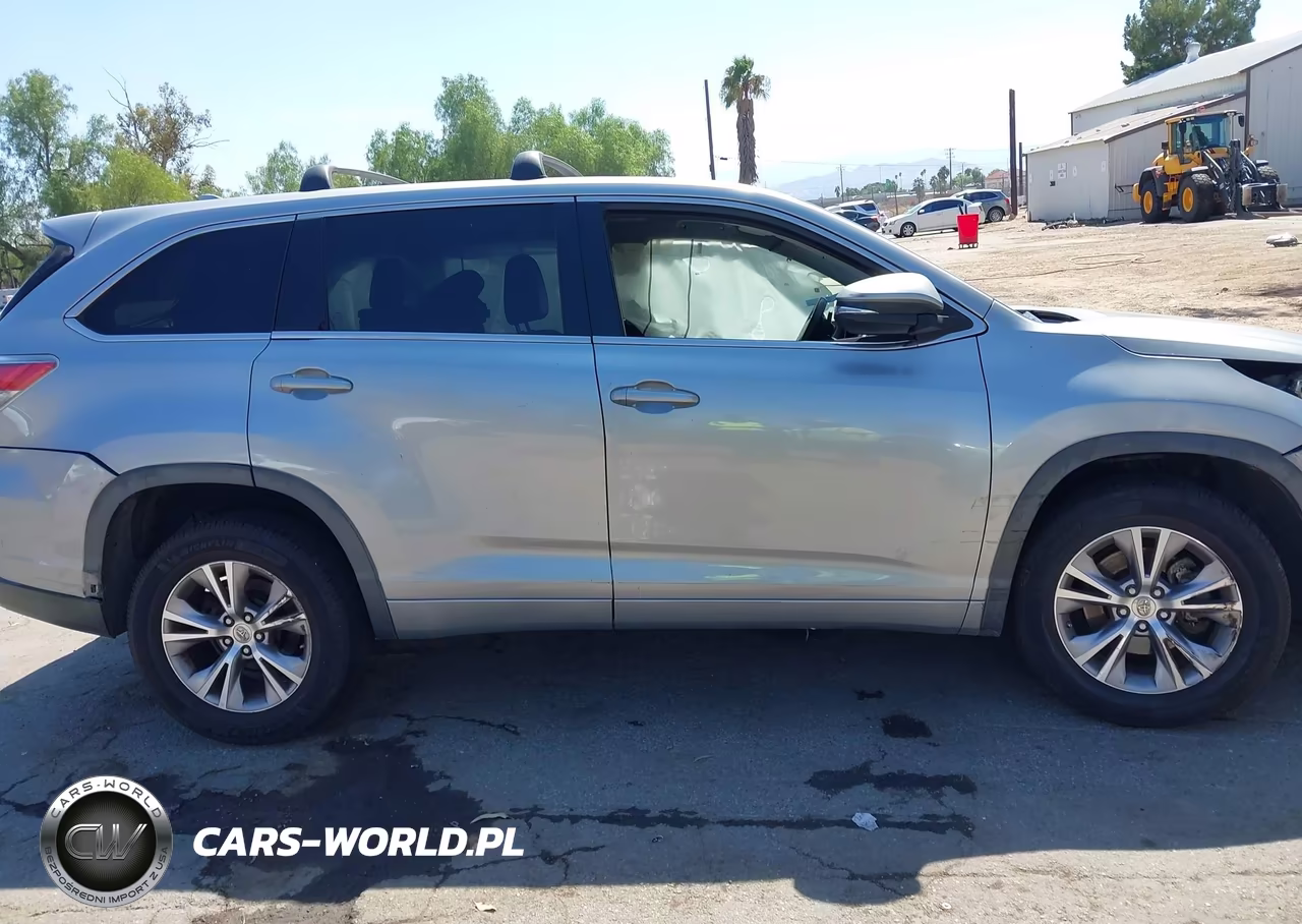 2015 Toyota Highlander Le Plus V6 VIN:5TDZKRFH4FS082145 - 13