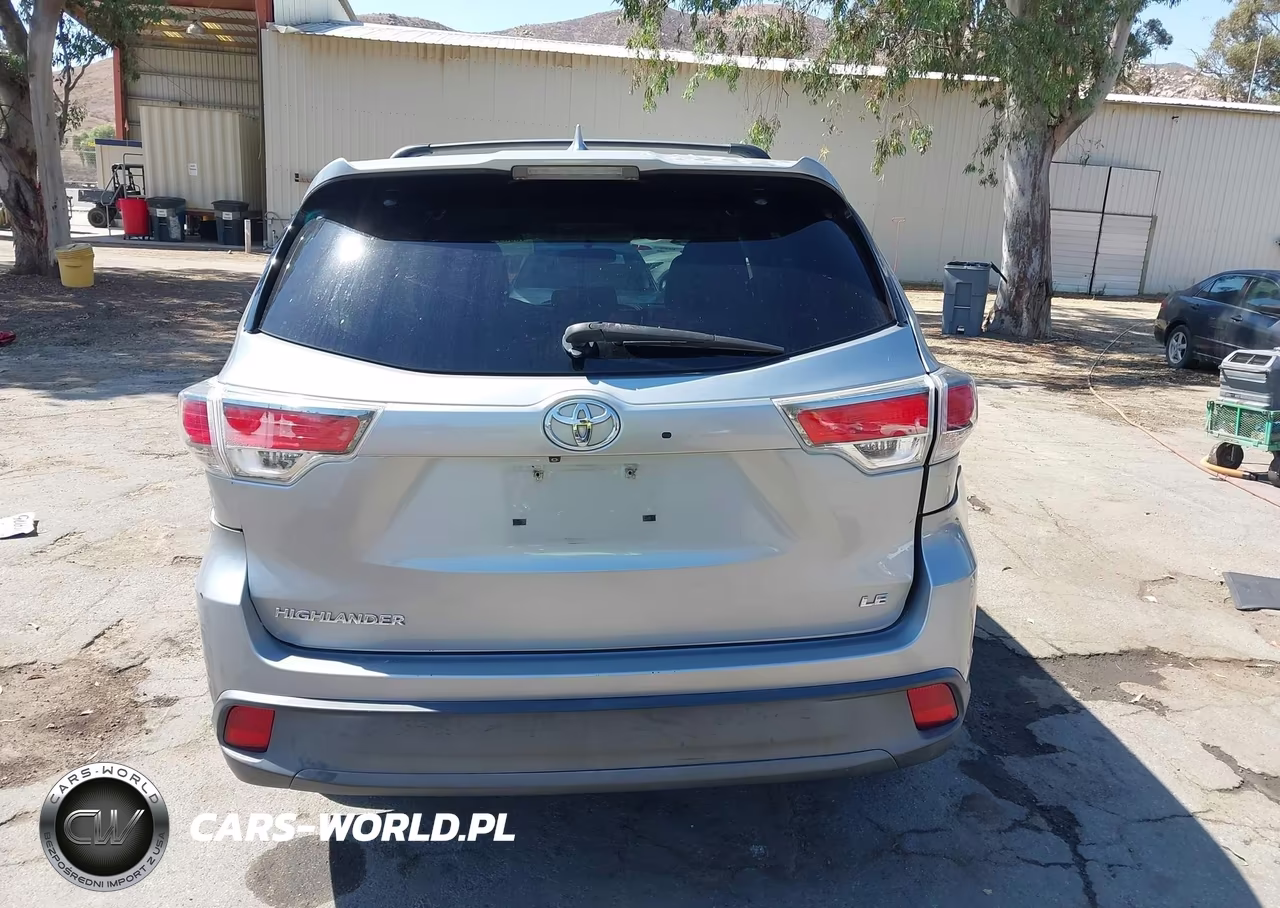 2015 Toyota Highlander Le Plus V6 VIN:5TDZKRFH4FS082145 - 16