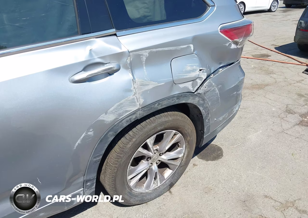 2015 Toyota Highlander Le Plus V6 VIN:5TDZKRFH4FS082145 - 17