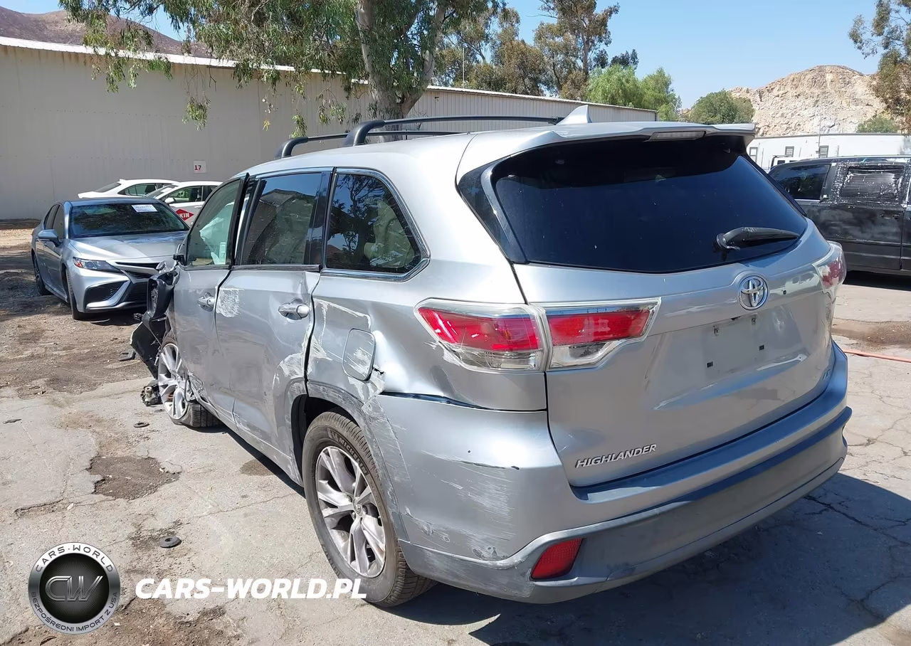 2015 Toyota Highlander Le Plus V6 VIN:5TDZKRFH4FS082145 - 3