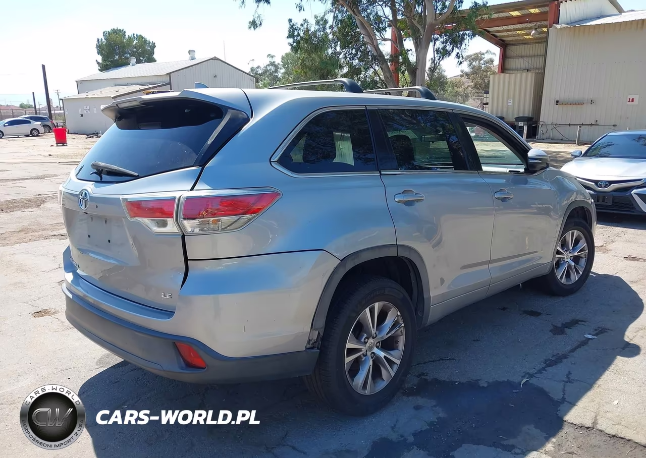 2015 Toyota Highlander Le Plus V6 VIN:5TDZKRFH4FS082145 - 4