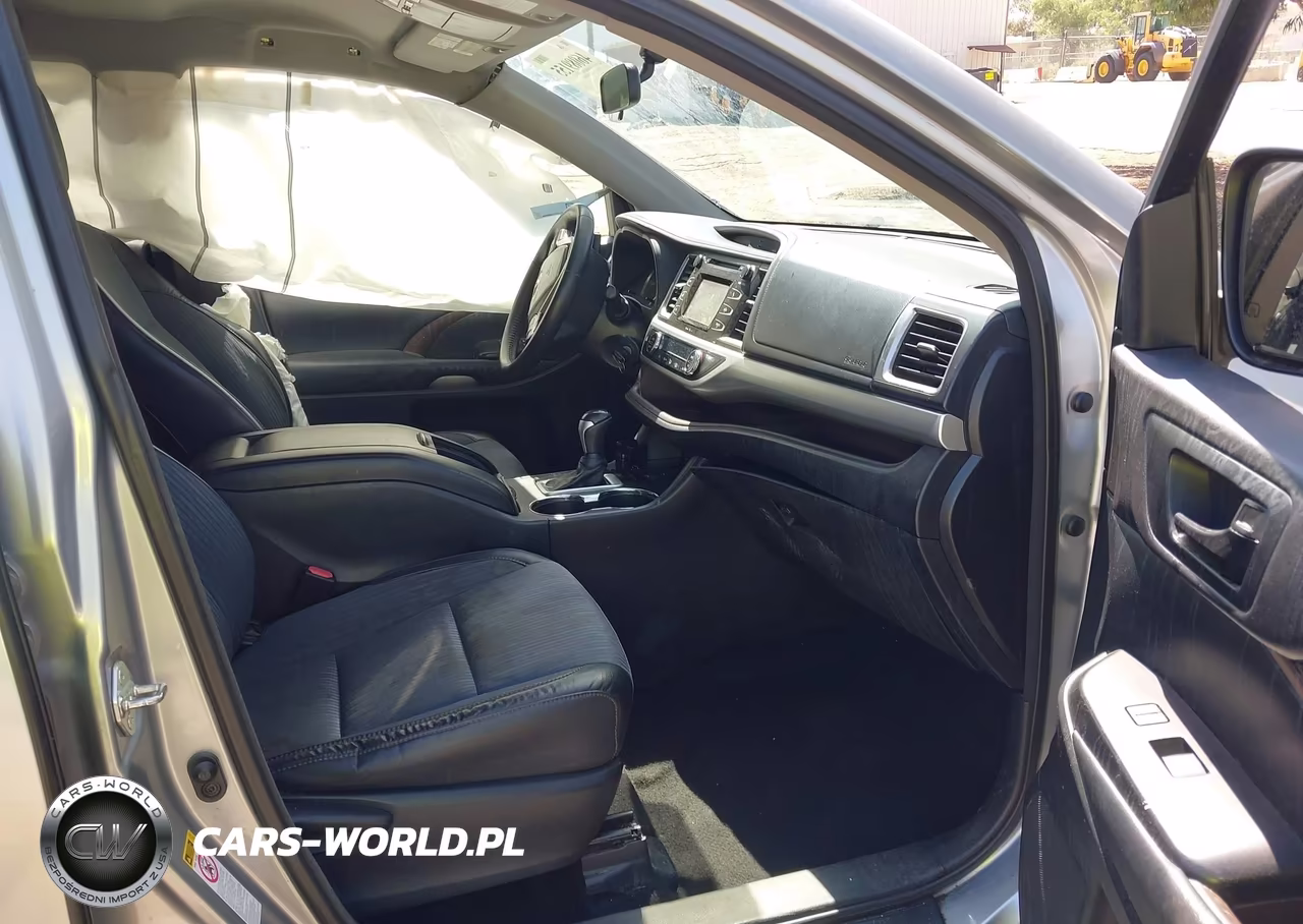 2015 Toyota Highlander Le Plus V6 VIN:5TDZKRFH4FS082145 - 5
