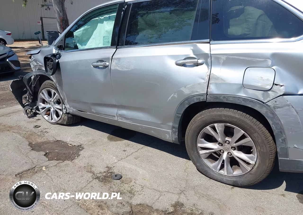 2015 Toyota Highlander Le Plus V6 VIN:5TDZKRFH4FS082145 - 6