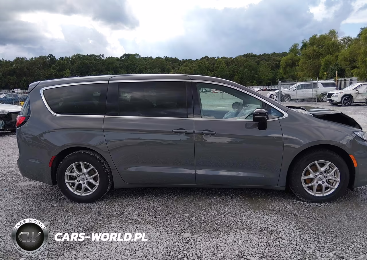 2025 Chrysler Pacifica Select VIN:2C4RC1BG4SR520841 - 13
