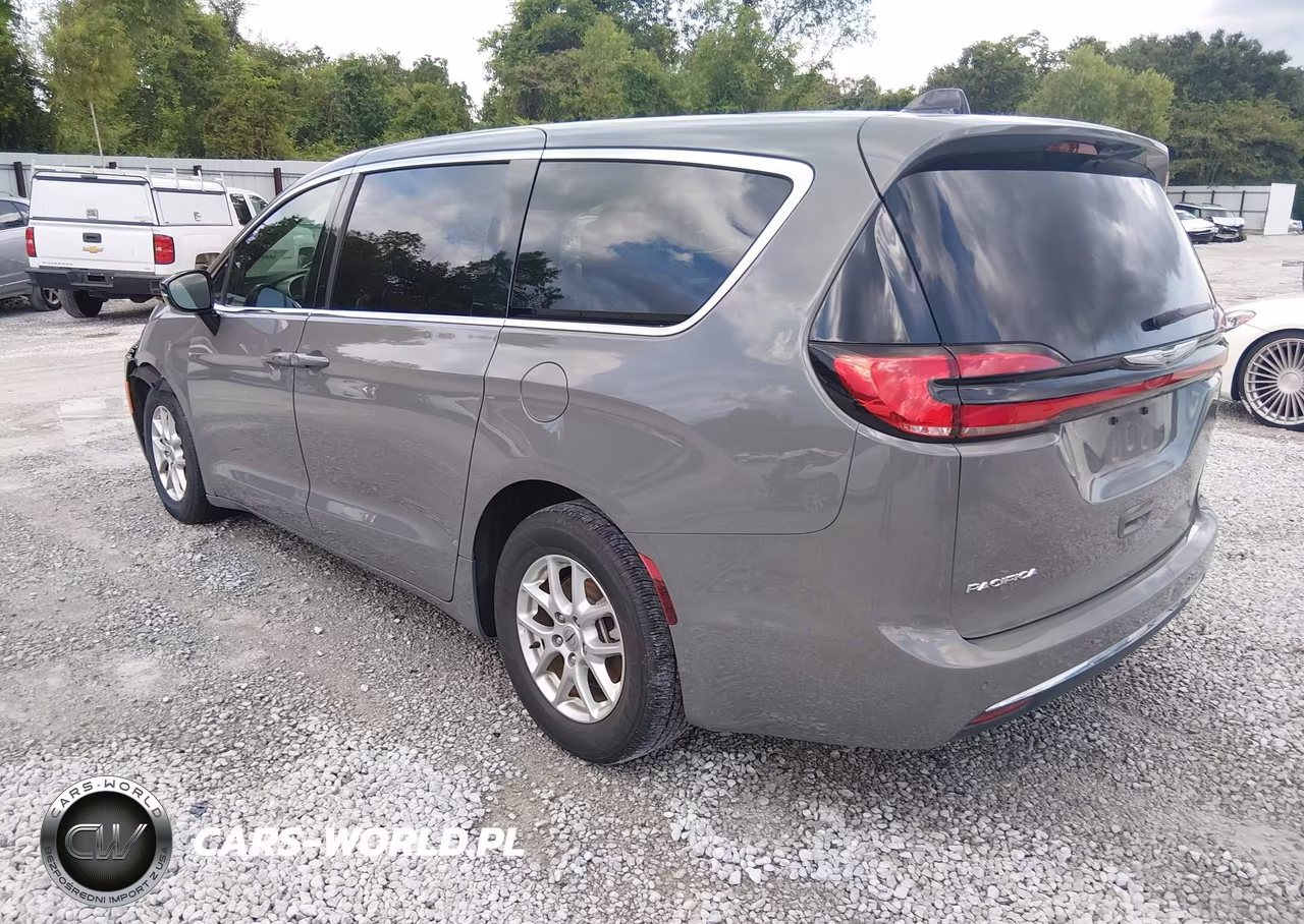 2025 Chrysler Pacifica Select VIN:2C4RC1BG4SR520841 - 3