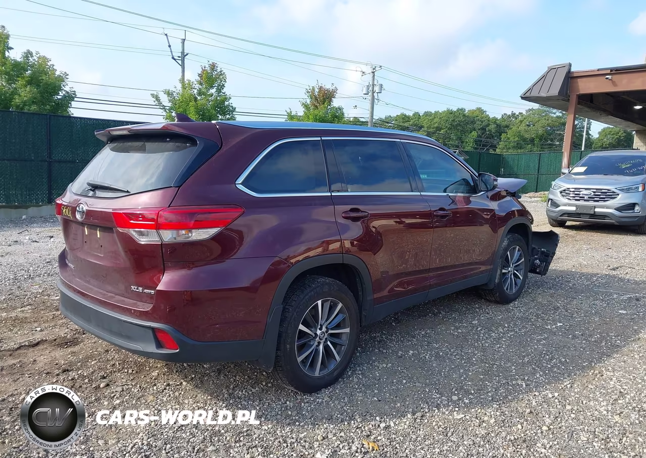 2019 Toyota Highlander Xle VIN:5TDJZRFH1KS925186 - 4