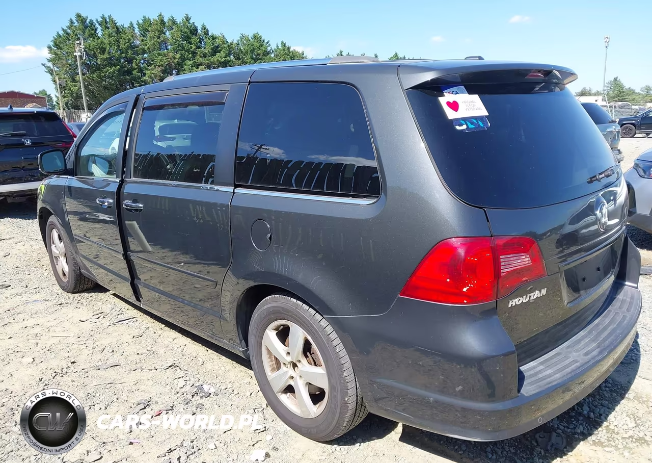 2011 Volkswagen Routan Sel Premium VIN:2V4RW6DG6BR789446 - 3