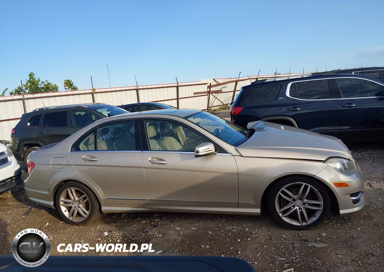 2012 Mercedes-Benz C 300 Sport 4Matic VIN:WDDGF8BB1CR194957 - 13