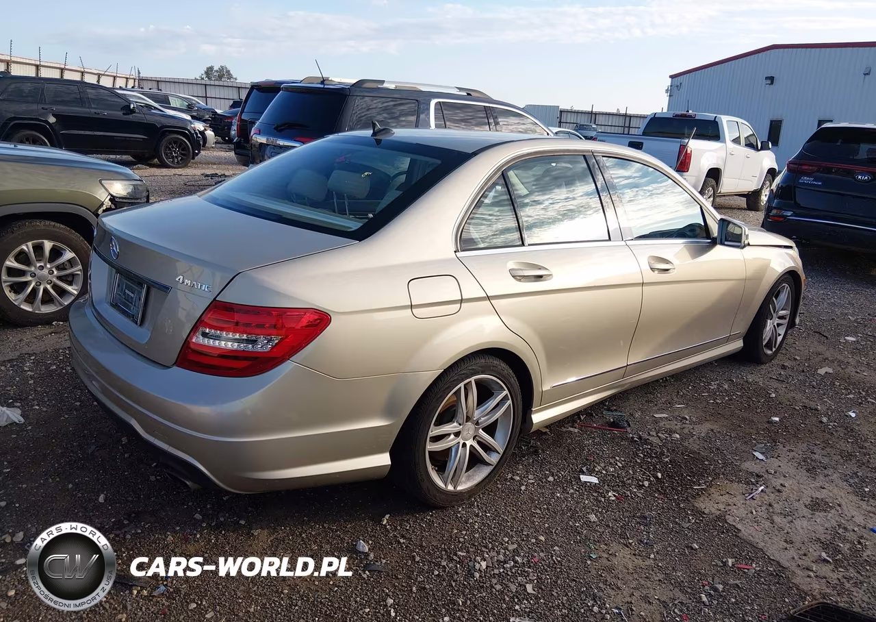 2012 Mercedes-Benz C 300 Sport 4Matic VIN:WDDGF8BB1CR194957 - 4