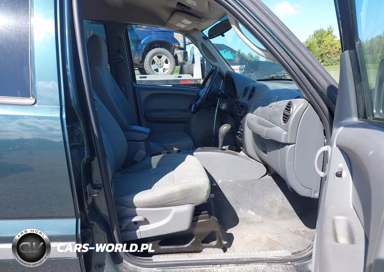 2005 Jeep Liberty Sport VIN:1J4GL48K25W614887 - 5