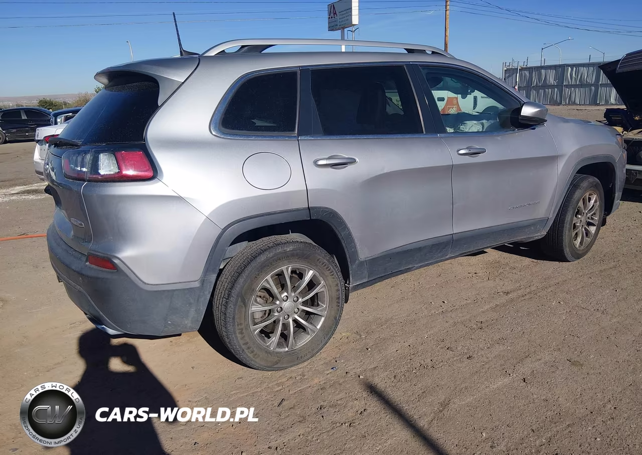 2021 Jeep Cherokee Latitude Lux 4X4 VIN:1C4PJMMX9MD239085 - 4