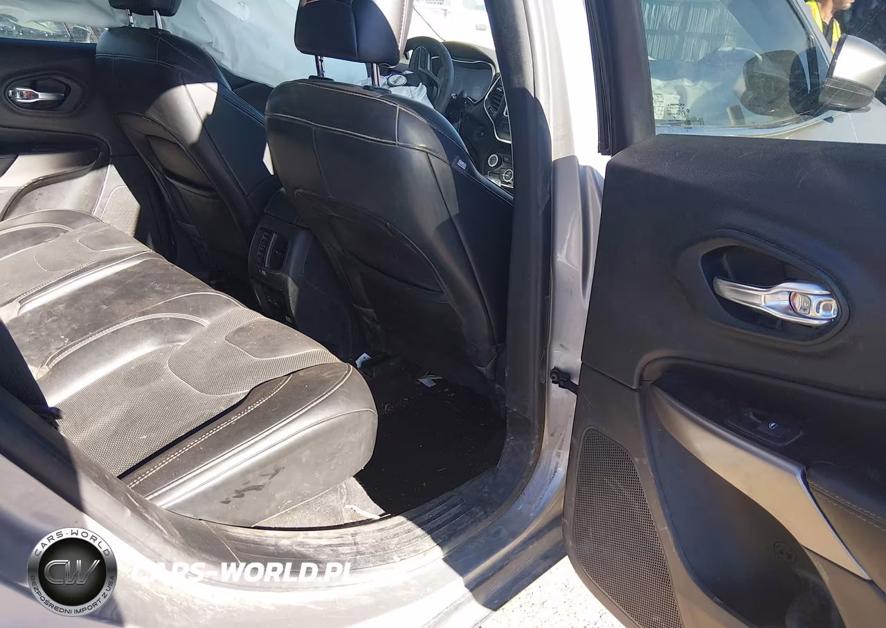 2021 Jeep Cherokee Latitude Lux 4X4 VIN:1C4PJMMX9MD239085 - 8