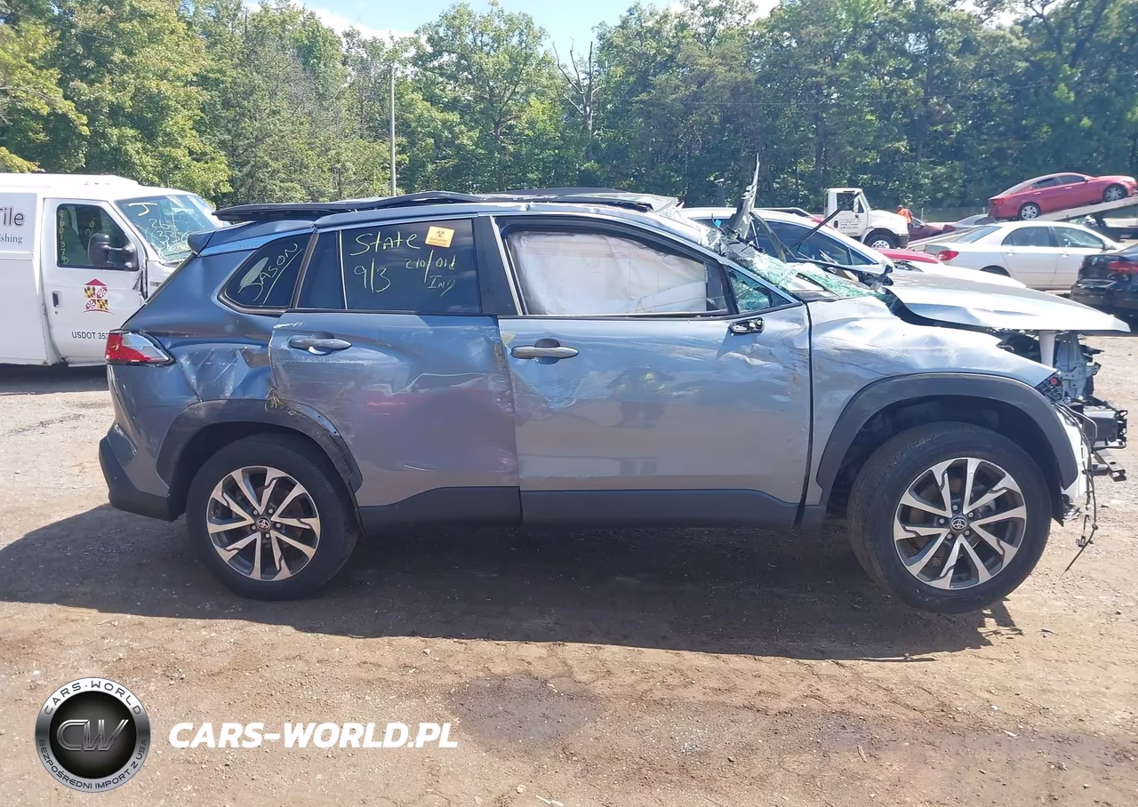2023 Toyota Corolla Cross Xle VIN:7MUDAABG6PV047139 - 13