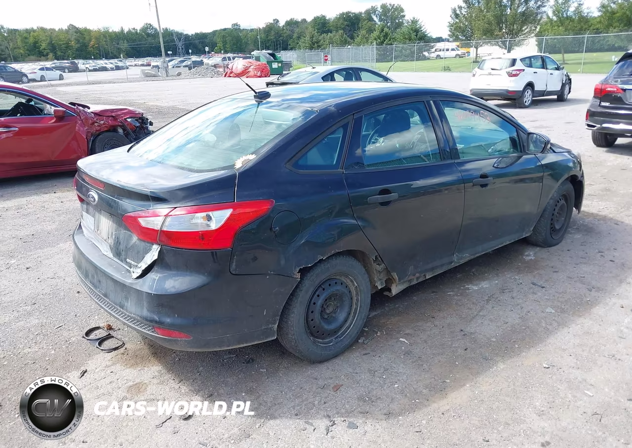 2012 Ford Focus S VIN:1FAHP3E23CL461762 - 4