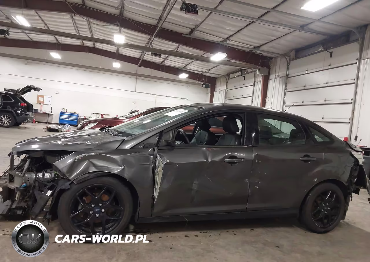 2016 Ford Focus Se VIN:1FADP3F23GL261824 - 6