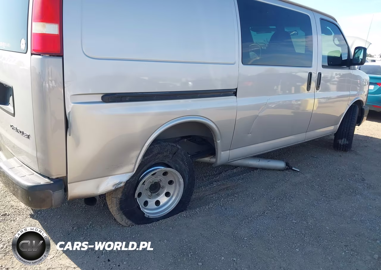 2005 Chevrolet Express VIN:1GCFG15T151211823 - 12