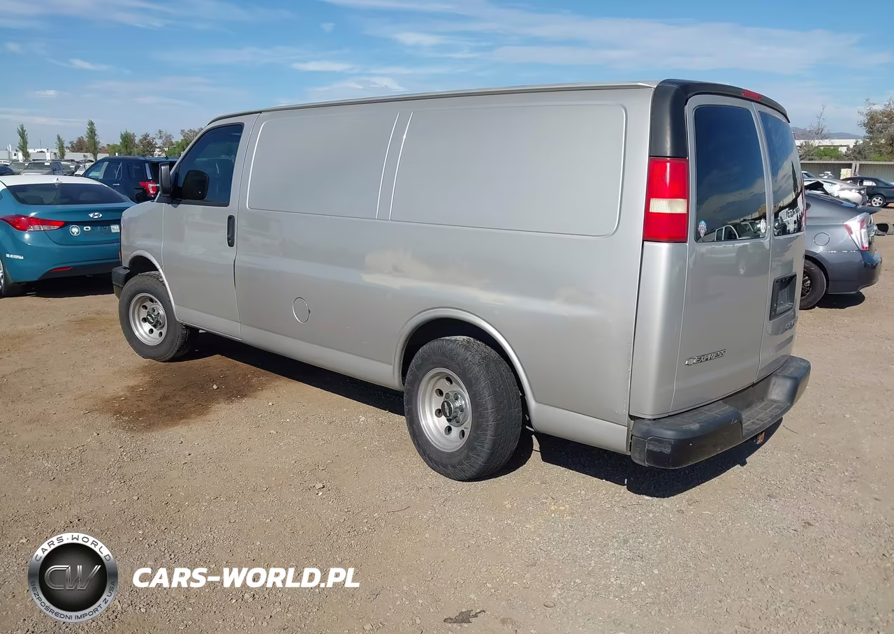 2005 Chevrolet Express VIN:1GCFG15T151211823 - 3