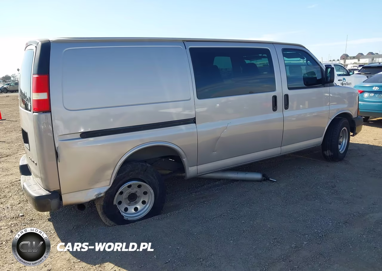 2005 Chevrolet Express VIN:1GCFG15T151211823 - 4