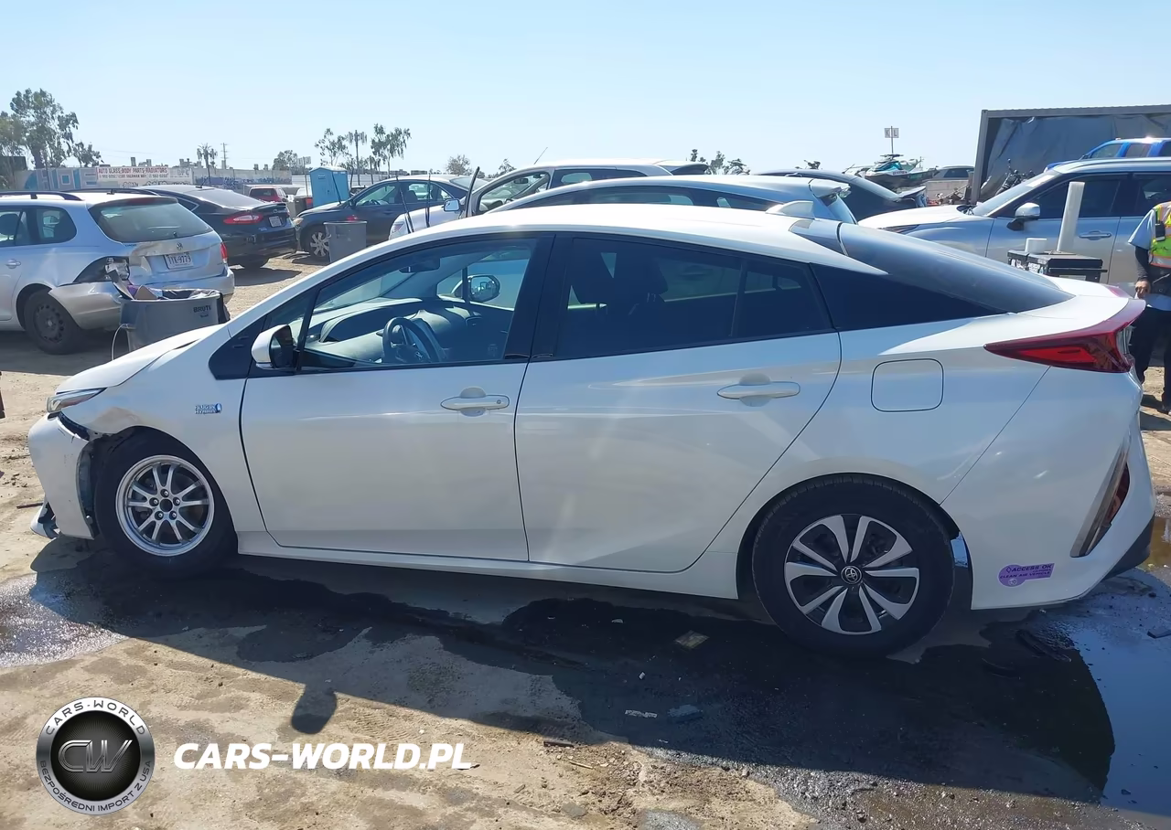 2019 Toyota Prius Prime Premium VIN:JTDKARFP4K3116186 - 14