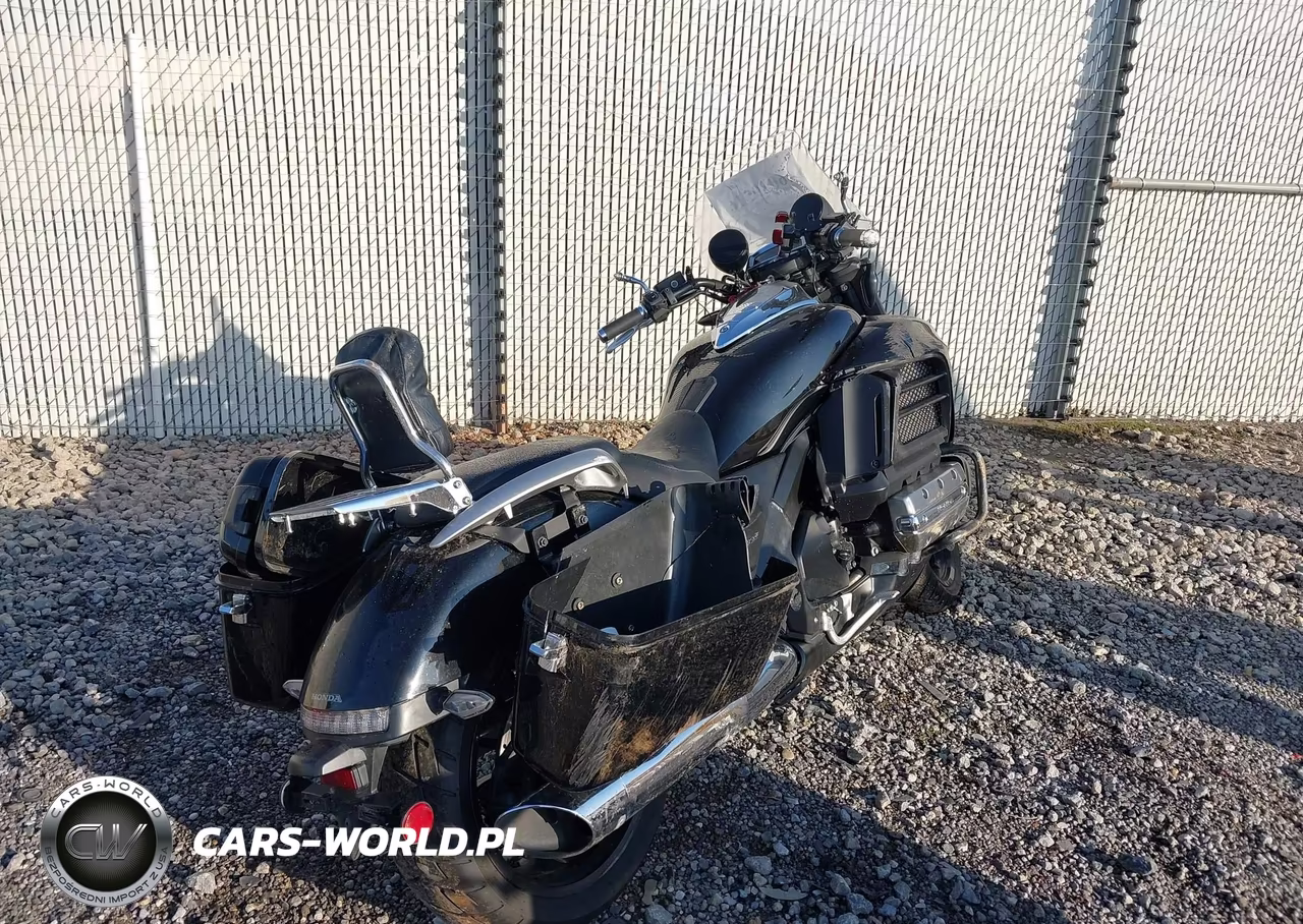 2014 Honda Gl1800 C VIN:JH2SC6805EK001235 - 4