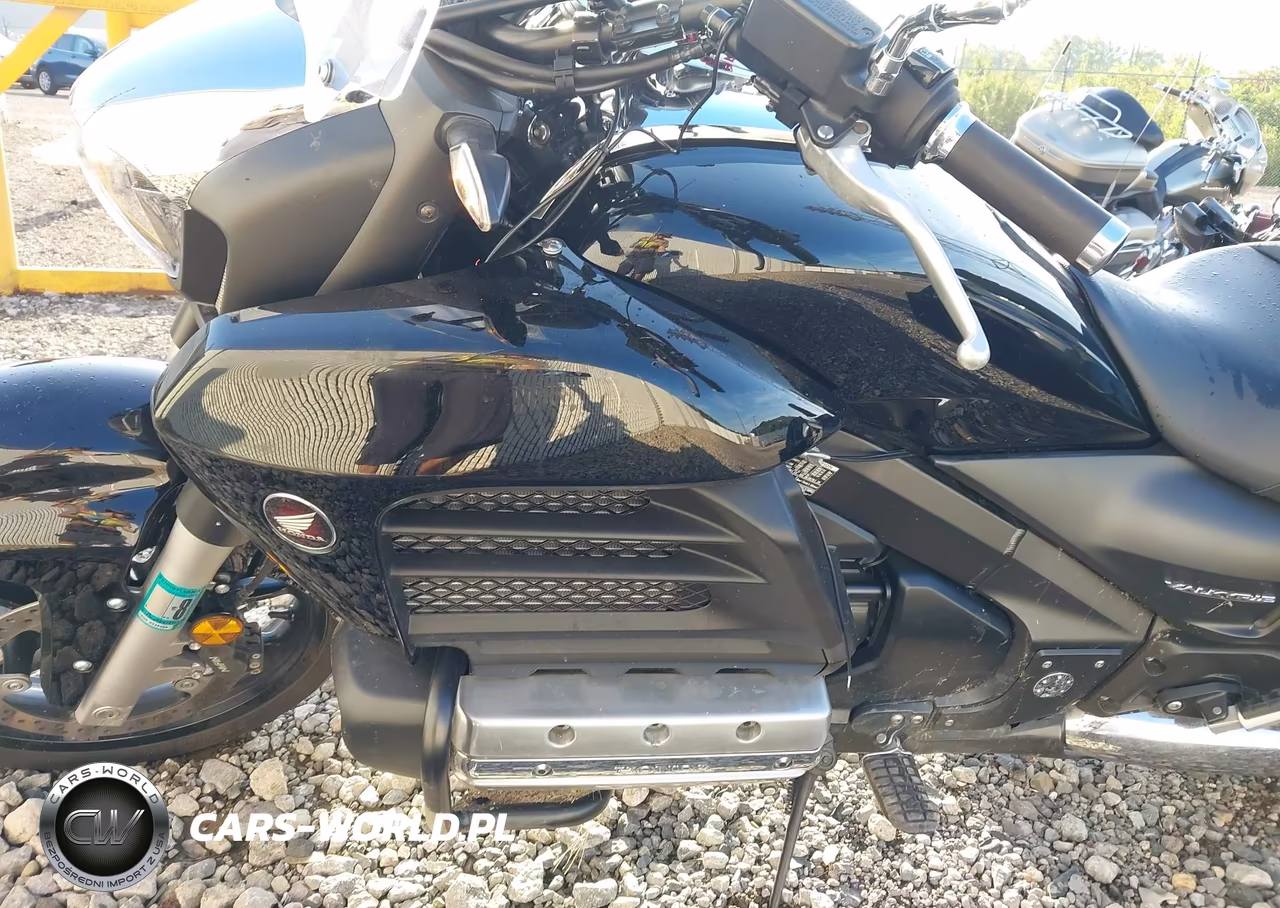 2014 Honda Gl1800 C VIN:JH2SC6805EK001235 - 9