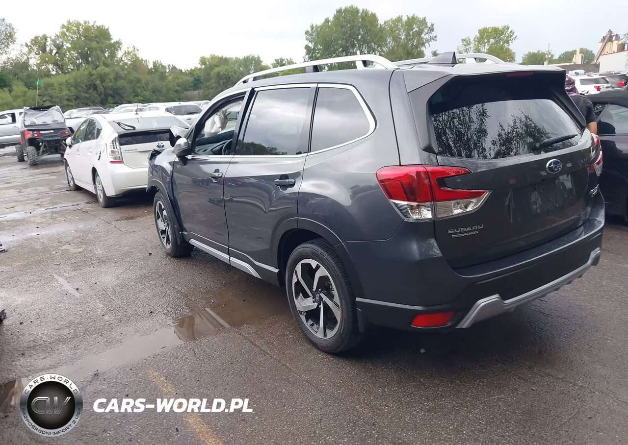 2022 Subaru Forester Touring VIN:JF2SKARC1NH525200 - 3